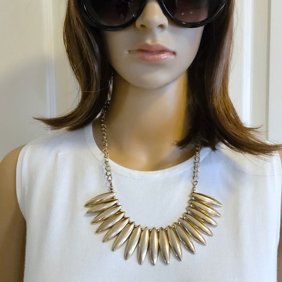 NECKLACE - gold statement - Picture 2 of 7